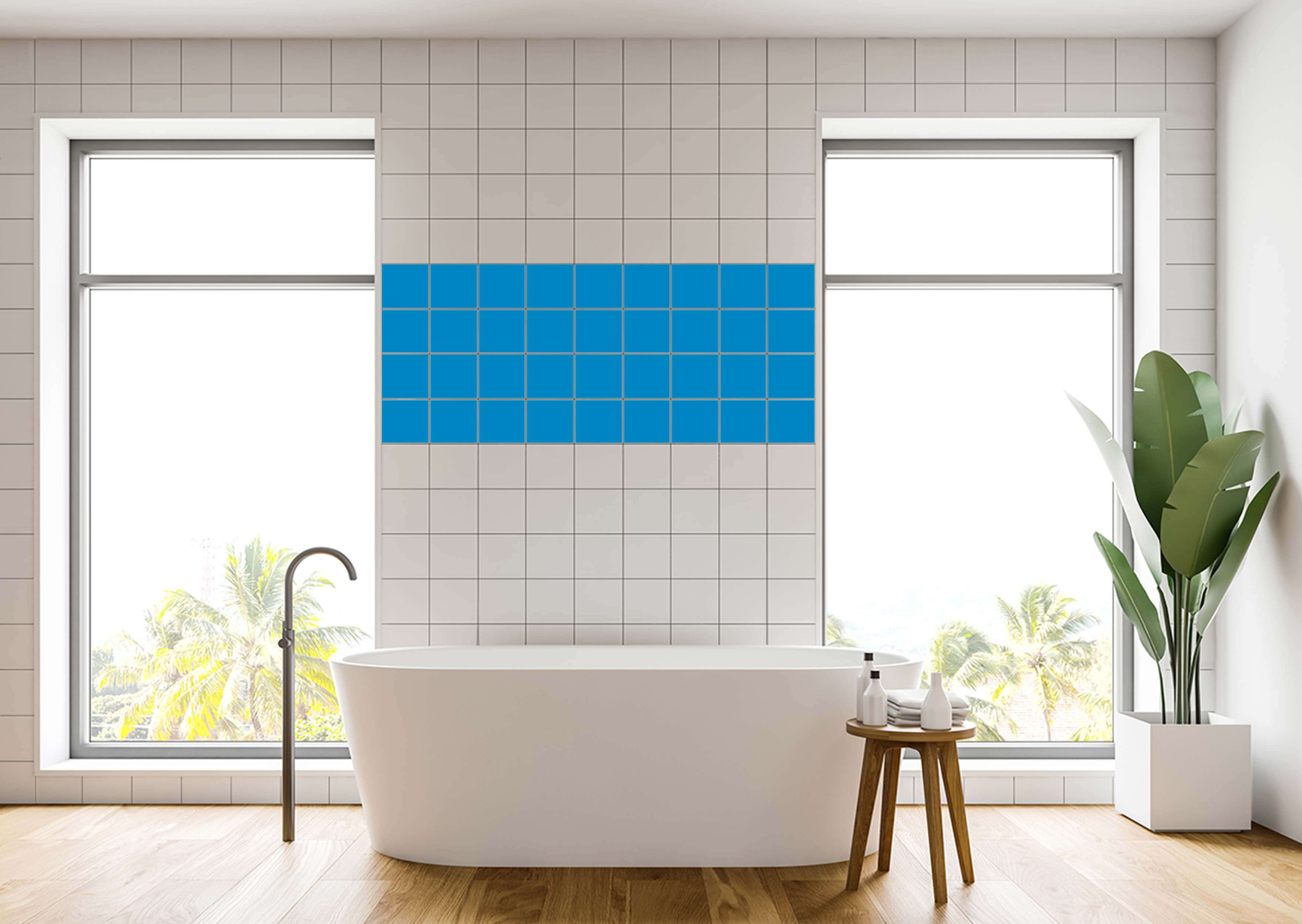 Selbstklebende Fliesenfolie in hellem blau für eine einfache und moderne Badgestaltung.