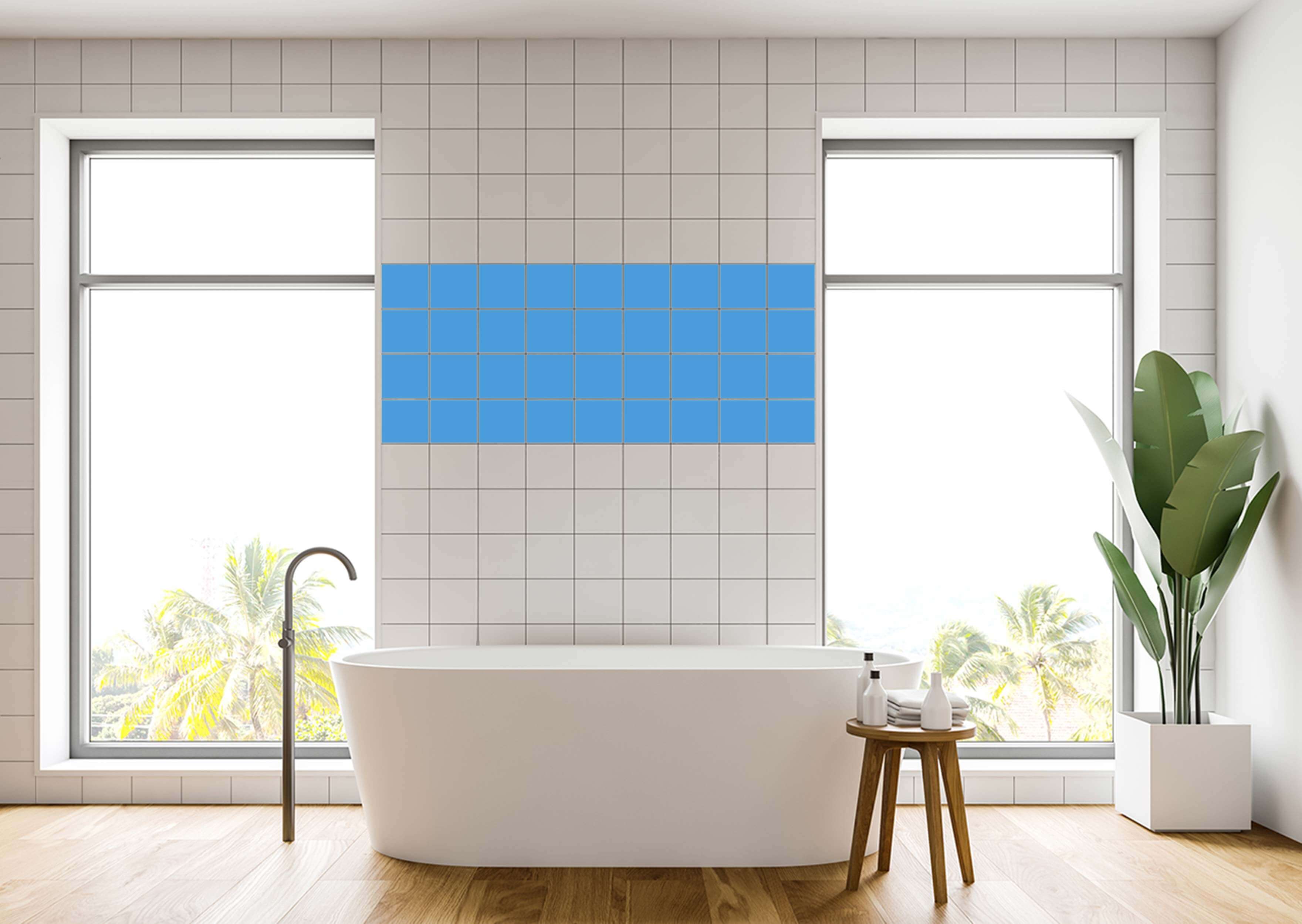 Selbstklebende Fliesenfolie in hellem blau, ideal für eine moderne Badgestaltung.